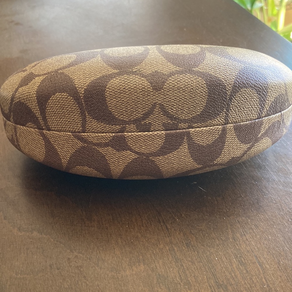 Coach Women’s Sunglasses - Picture 6 of 7